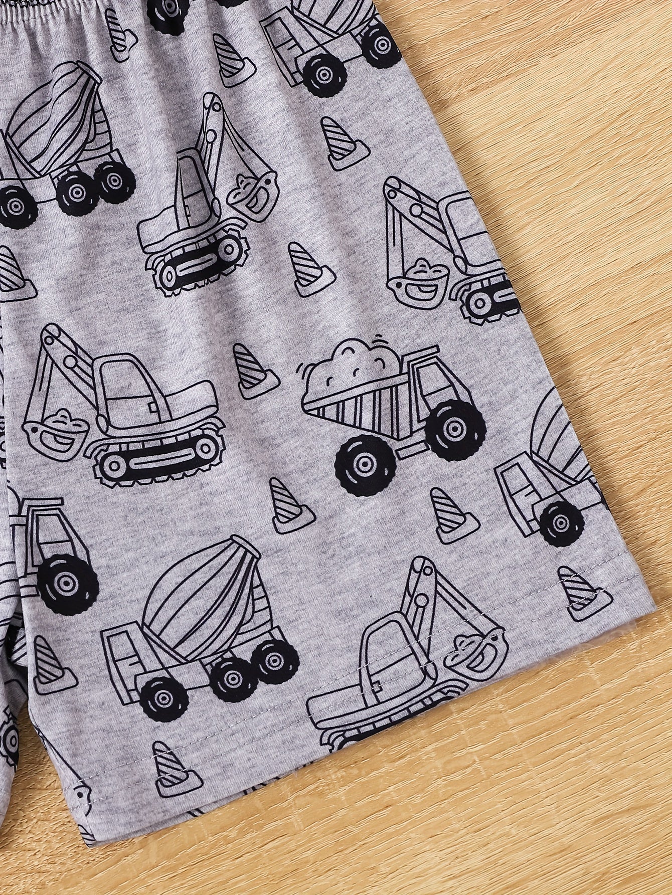 2pcs Boys Milk Fiber Fabric Pajamas Set Cartoon Excavator Engineering Car Pattern Print Short Sleeve Pullover Top & Shorts Two-piece Set Comfortable Casual Loungewear